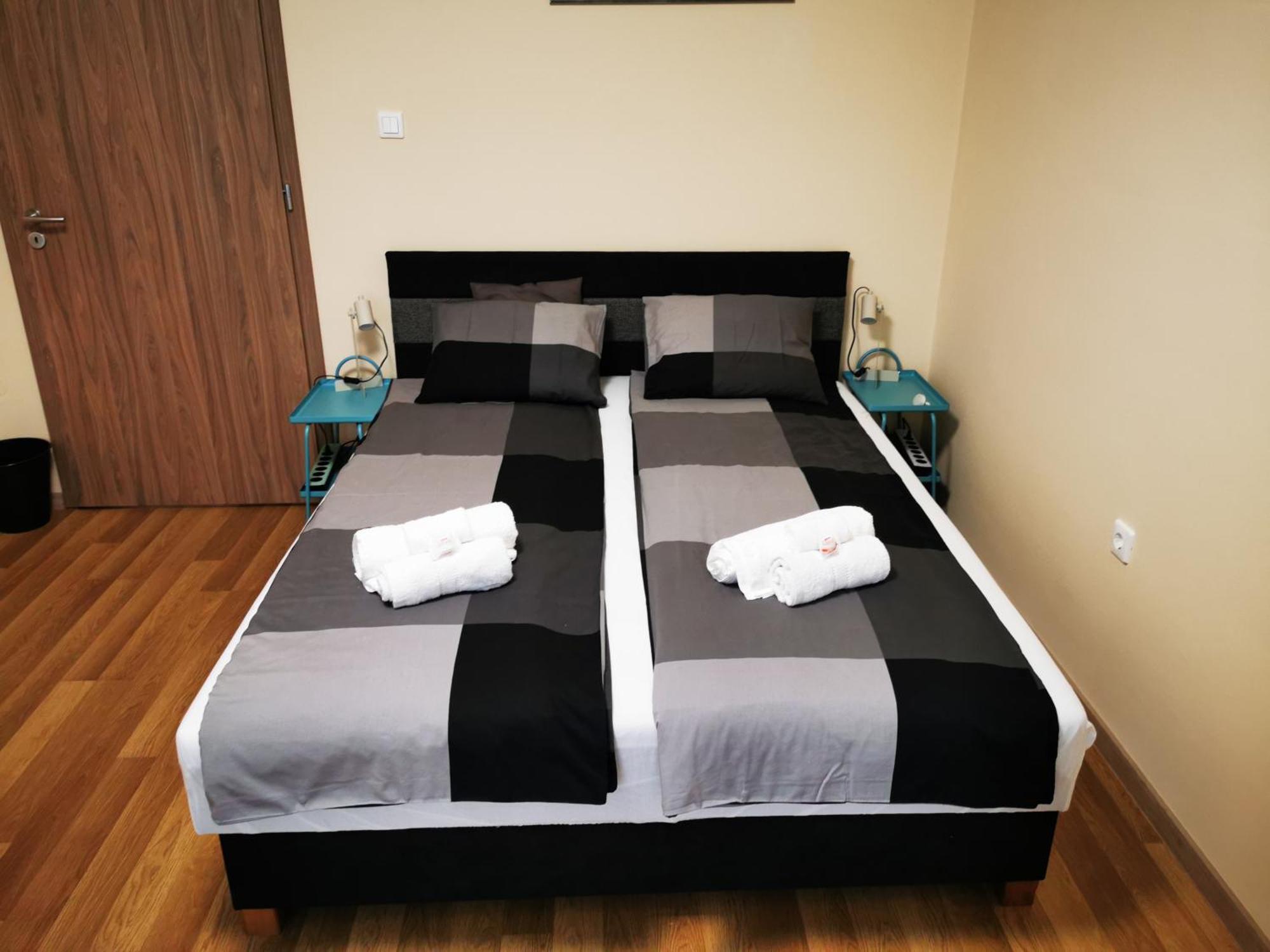 Central Park Apartman Сексард Екстер'єр фото